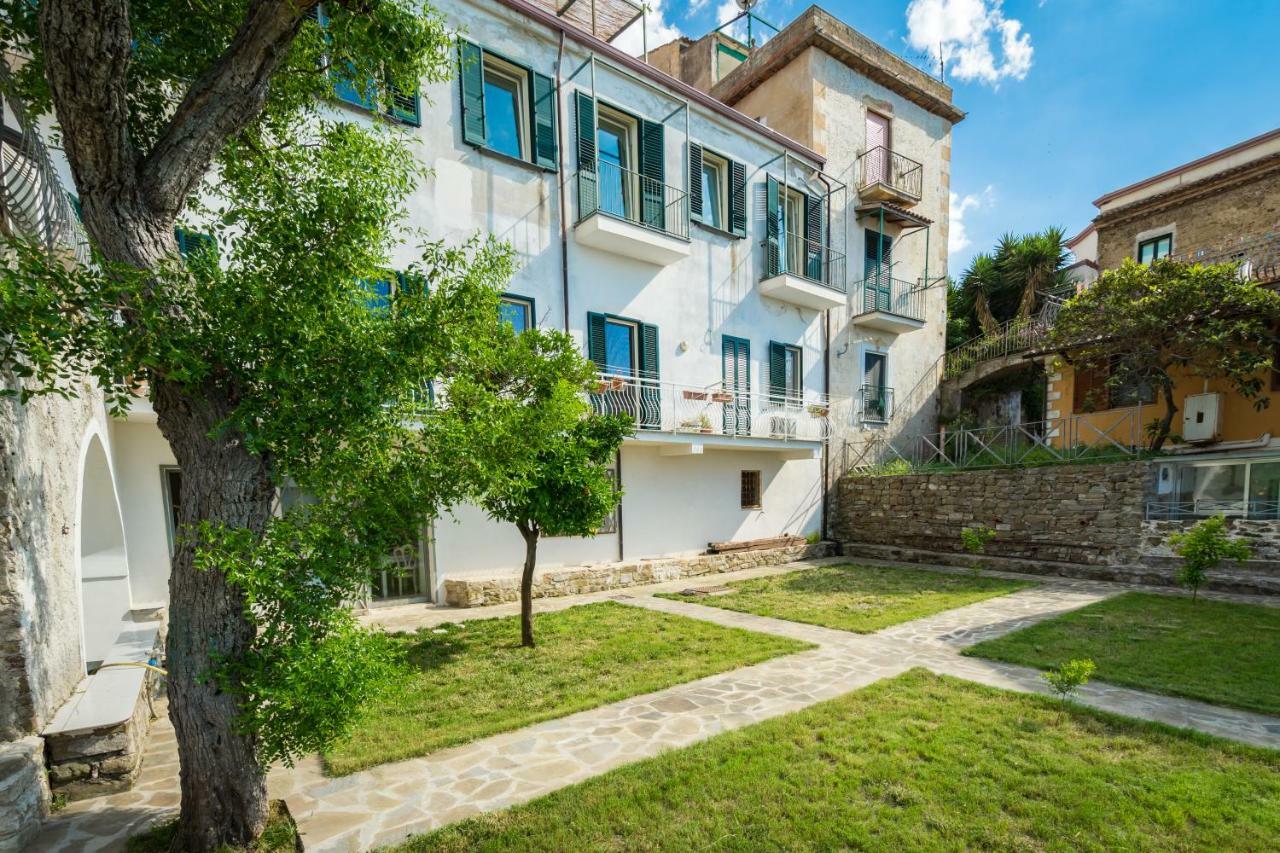 アグローポリ Borgo Dei Saraceni - Domus Indomita Bed & Breakfast エクステリア 写真